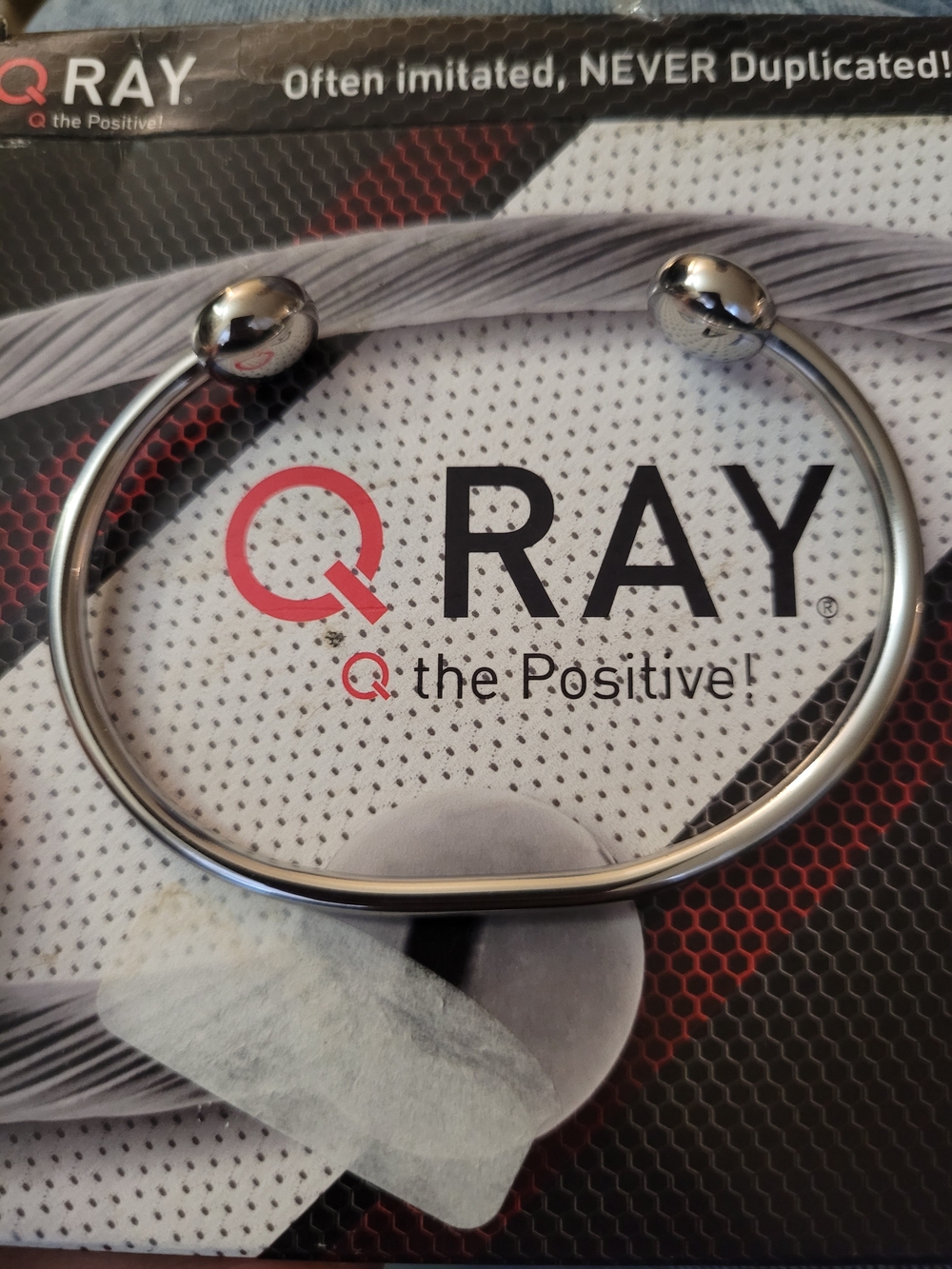 Q Ray Silver Bracelet - Magnetic Wellness Bangle